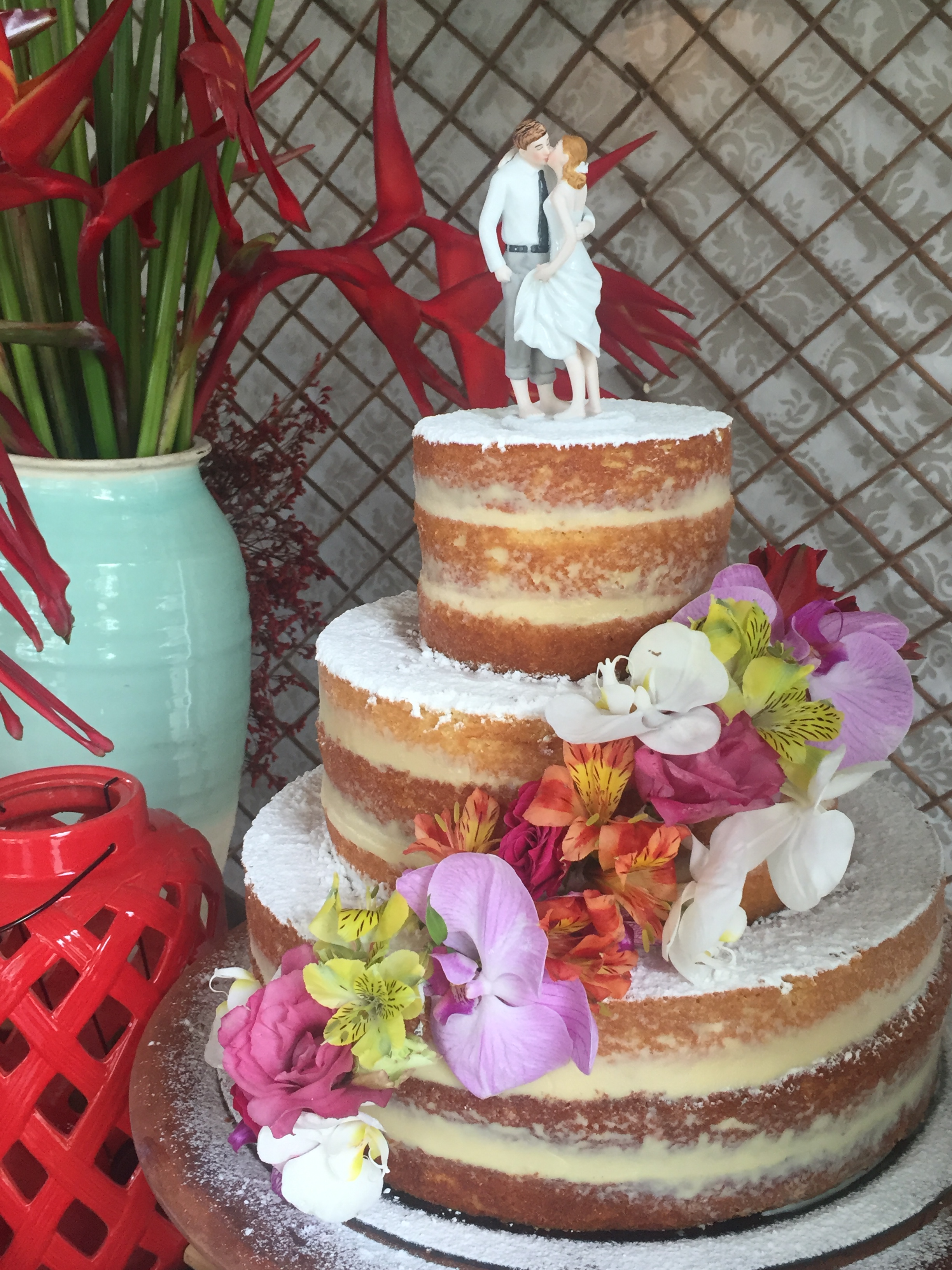 Naked Cake com Cascata de Flores